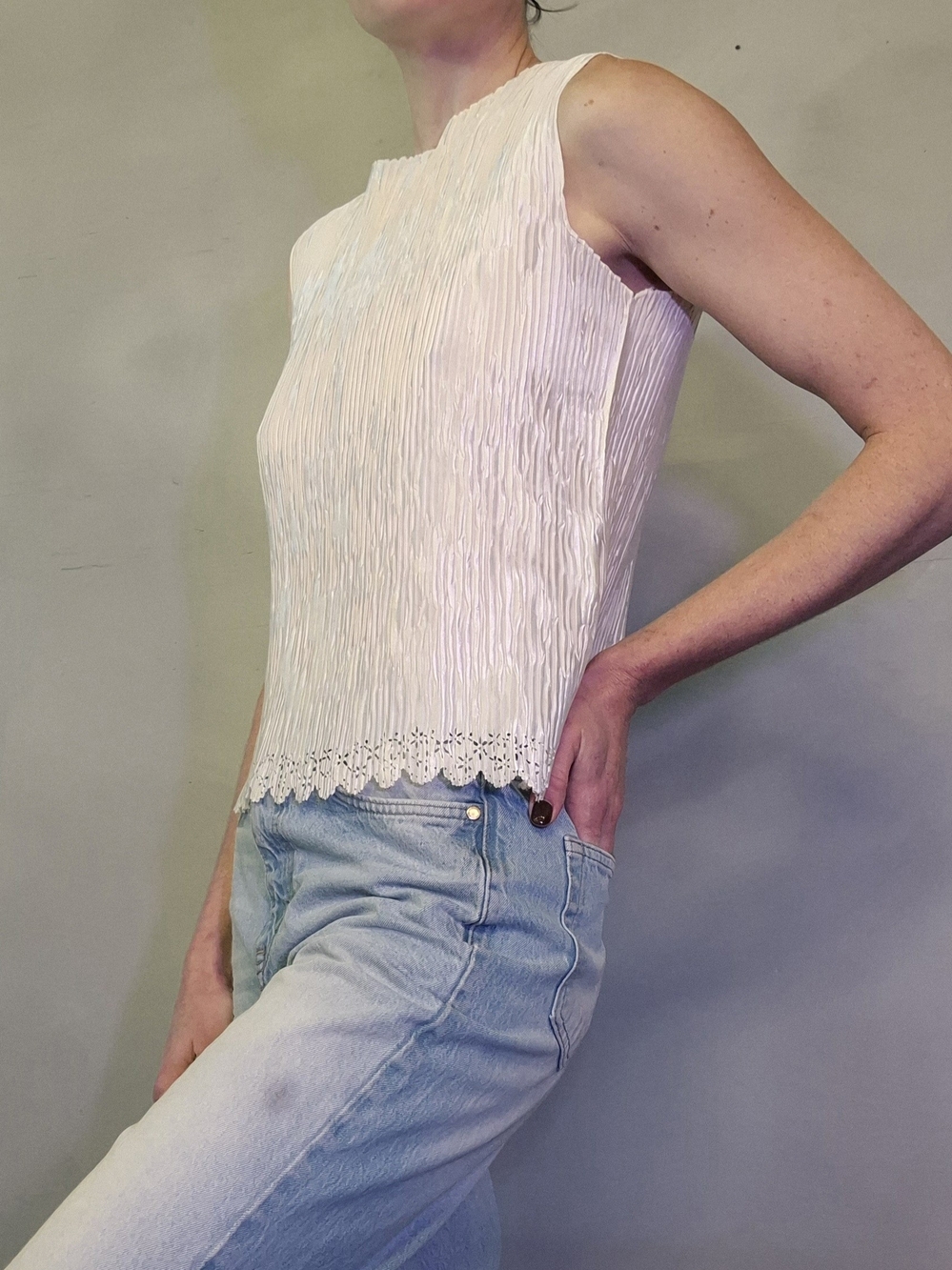 VINTAGE - Sleeveless Pleated Lace-Hem